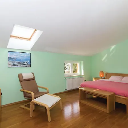 3 Bedroom Cozy In * Ližnjan