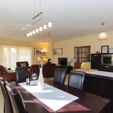3 Bedroom Cozy In