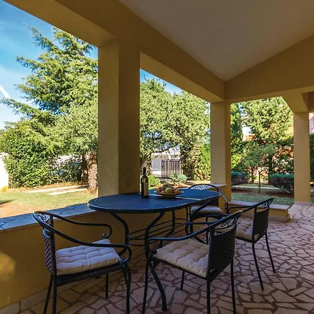 3 Bedroom Cozy In Prázdninový dům *
