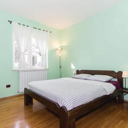 3 Bedroom Cozy In * Ližnjan