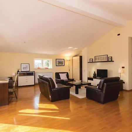 3 Bedroom Cozy In * Ližnjan