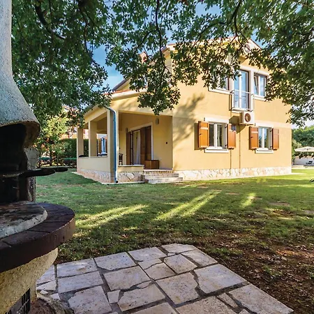 3 Bedroom Cozy In Ferienhaus